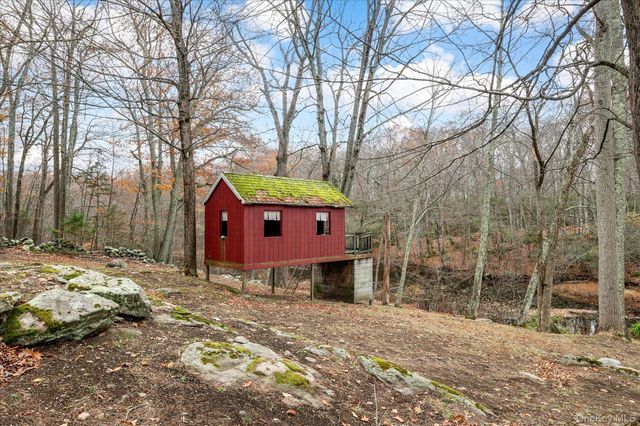 136 Elmwood Road, South Salem, NY 10590