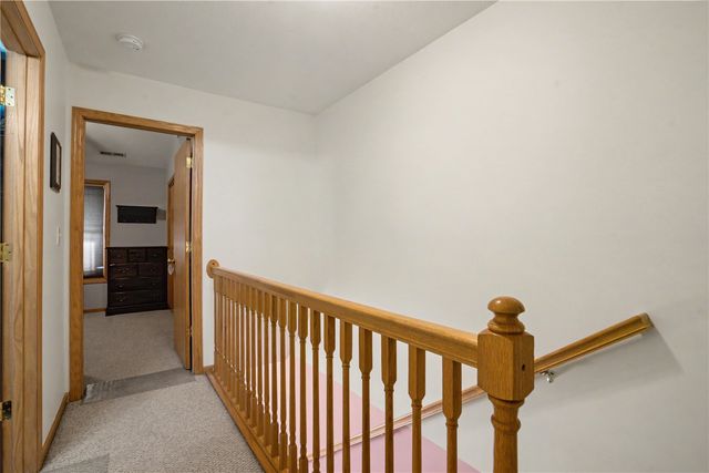 3840 37th Avenue SW E, Cedar Rapids, IA 52404
