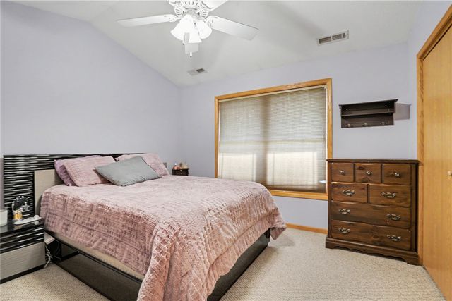 3840 37th Avenue SW E, Cedar Rapids, IA 52404
