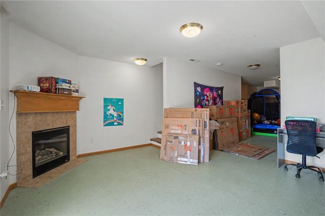 3840 37th Avenue SW E, Cedar Rapids, IA 52404