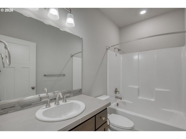 5061 Se 83RD Ave, Hillsboro, OR 97123