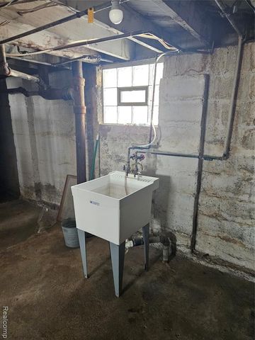 7374 Ellsworth Street, Detroit, MI 48238