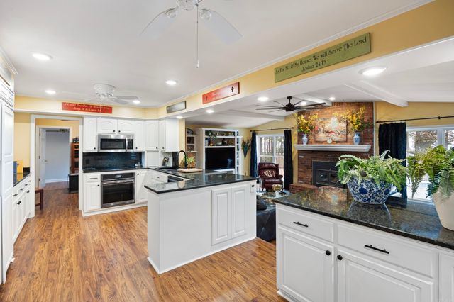 106 Walrock Shores, Russellville, AR 72802