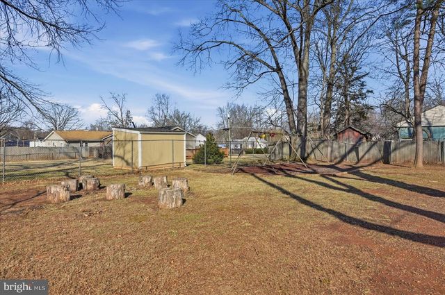 8904 YORKSHIRE LN, Manassas, VA 20111