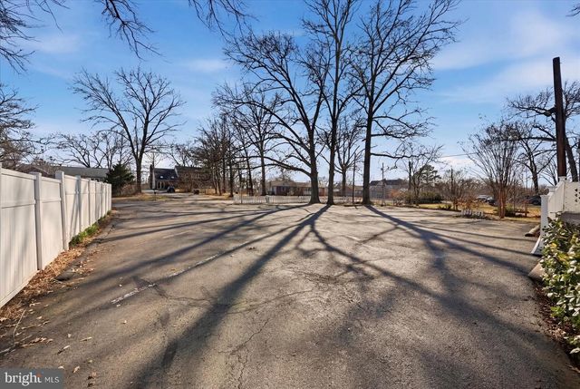 8904 YORKSHIRE LN, Manassas, VA 20111