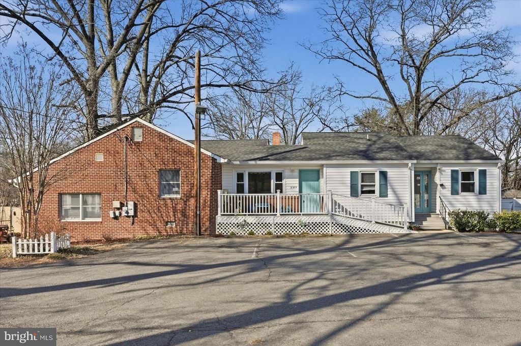 8904 YORKSHIRE LN, Manassas, VA 20111