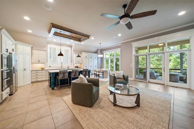 750 Suffolk Lane, Loch Lloyd, MO 64012