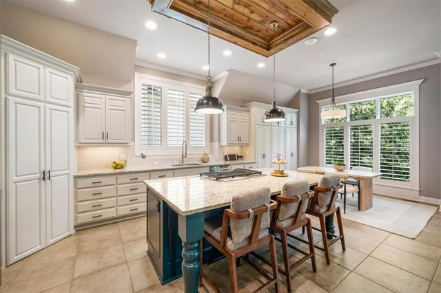 750 Suffolk Lane, Loch Lloyd, MO 64012