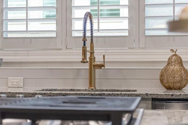 750 Suffolk Lane, Loch Lloyd, MO 64012