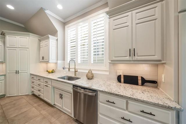 750 Suffolk Lane, Loch Lloyd, MO 64012