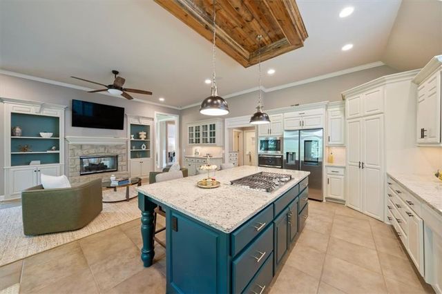 750 Suffolk Lane, Loch Lloyd, MO 64012