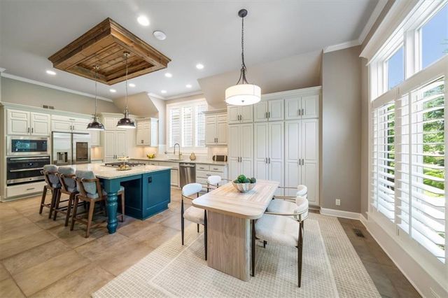 750 Suffolk Lane, Loch Lloyd, MO 64012