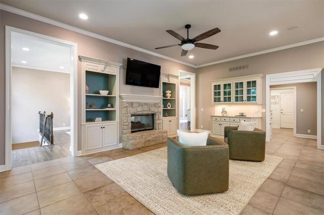 750 Suffolk Lane, Loch Lloyd, MO 64012