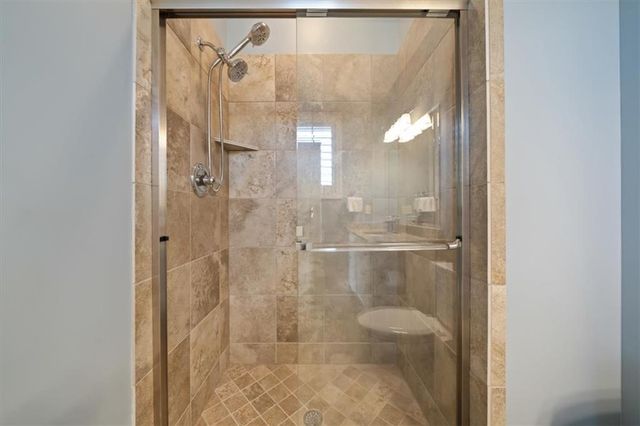 750 Suffolk Lane, Loch Lloyd, MO 64012