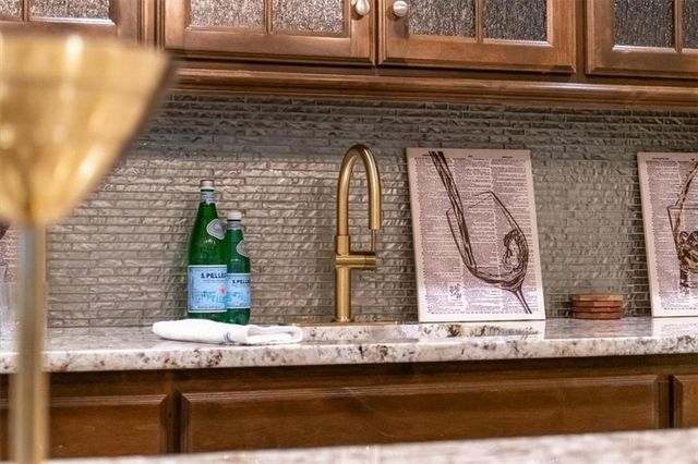 750 Suffolk Lane, Loch Lloyd, MO 64012