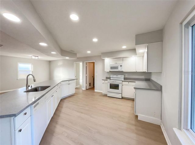 1562 AMY CIRCLE, Deltona, FL 32738