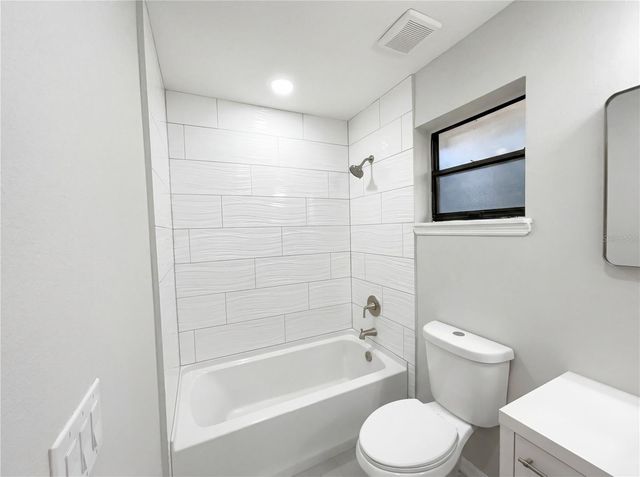 1562 AMY CIRCLE, Deltona, FL 32738