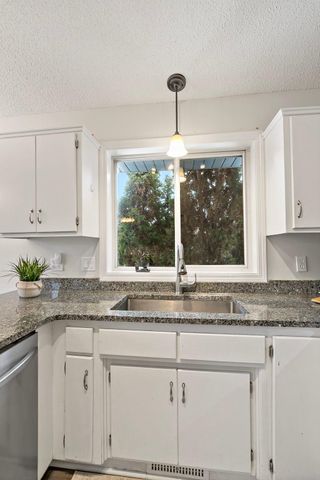 748 Kirche Hill Drive, Carver, MN 55315