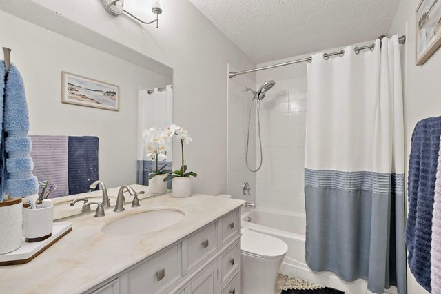 748 Kirche Hill Drive, Carver, MN 55315