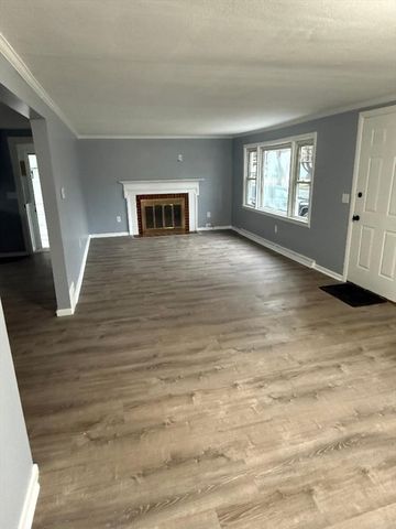 130 Fox Hill Rd, Springfield, MA 01118
