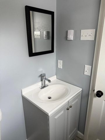 130 Fox Hill Rd, Springfield, MA 01118
