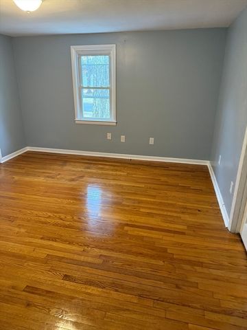 130 Fox Hill Rd, Springfield, MA 01118