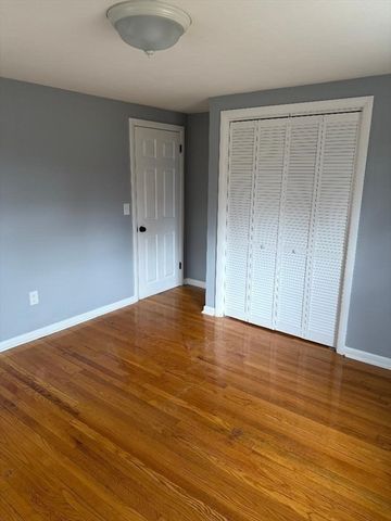 130 Fox Hill Rd, Springfield, MA 01118