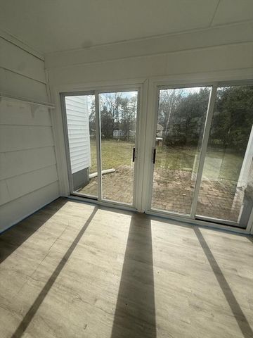 130 Fox Hill Rd, Springfield, MA 01118
