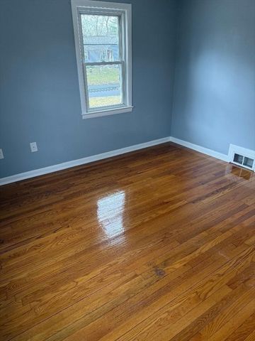 130 Fox Hill Rd, Springfield, MA 01118