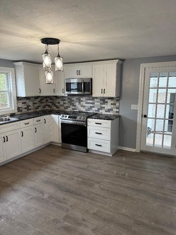 130 Fox Hill Rd, Springfield, MA 01118