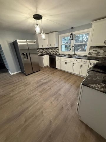 130 Fox Hill Rd, Springfield, MA 01118