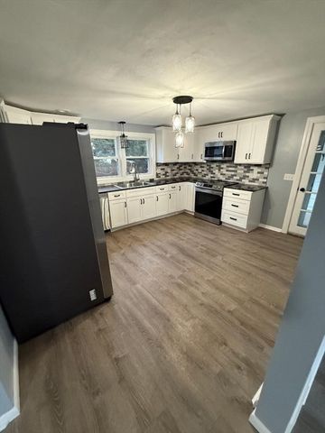 130 Fox Hill Rd, Springfield, MA 01118