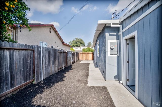 1307 Mckinley St, Fairfield, CA 94533