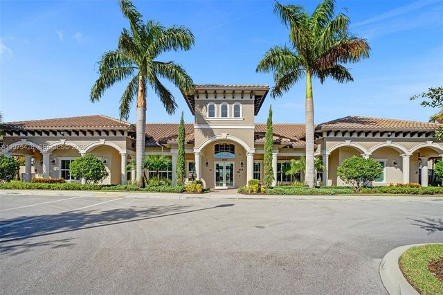 4764 Eucalyptus Dr, Hollywood, FL 33021