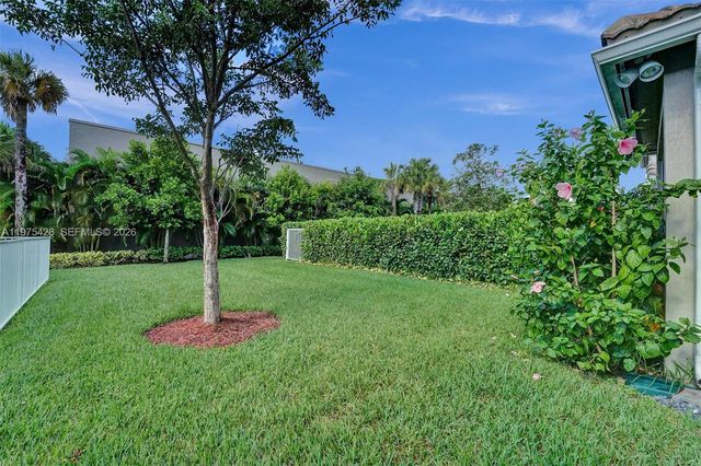 4764 Eucalyptus Dr, Hollywood, FL 33021