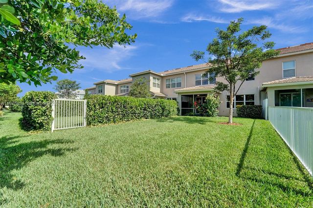 4764 Eucalyptus Dr, Hollywood, FL 33021