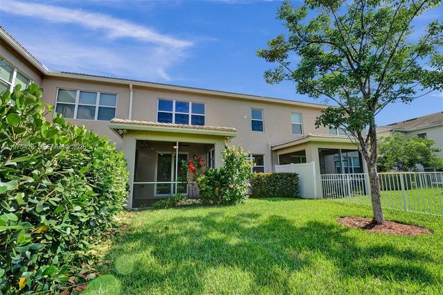 4764 Eucalyptus Dr, Hollywood, FL 33021