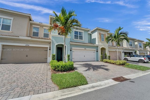 4764 Eucalyptus Dr, Hollywood, FL 33021