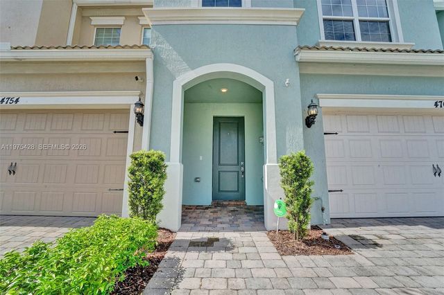 4764 Eucalyptus Dr, Hollywood, FL 33021