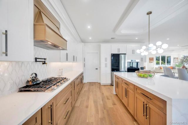 1 Straight Lane, Levittown, NY 11756