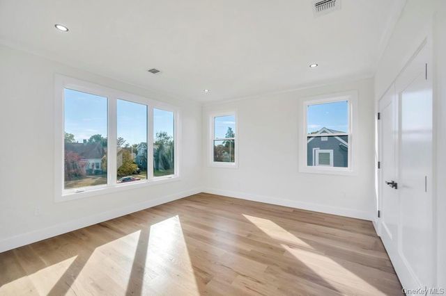 1 Straight Lane, Levittown, NY 11756