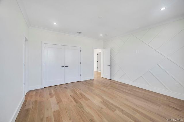 1 Straight Lane, Levittown, NY 11756