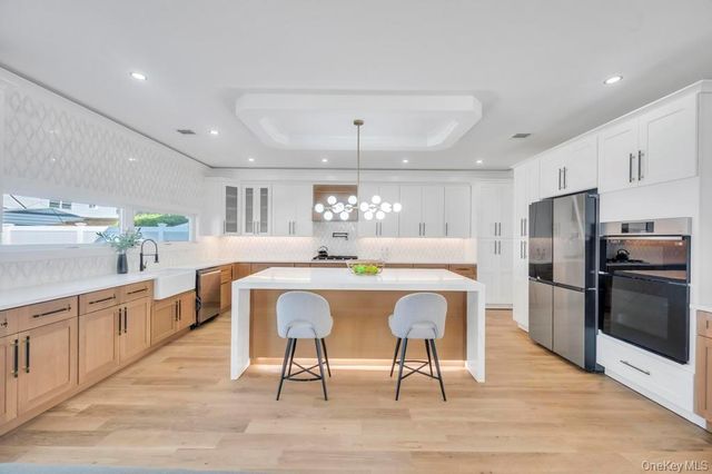 1 Straight Lane, Levittown, NY 11756