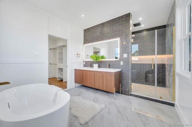 1 Straight Lane, Levittown, NY 11756