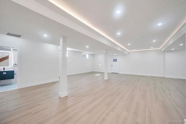 1 Straight Lane, Levittown, NY 11756