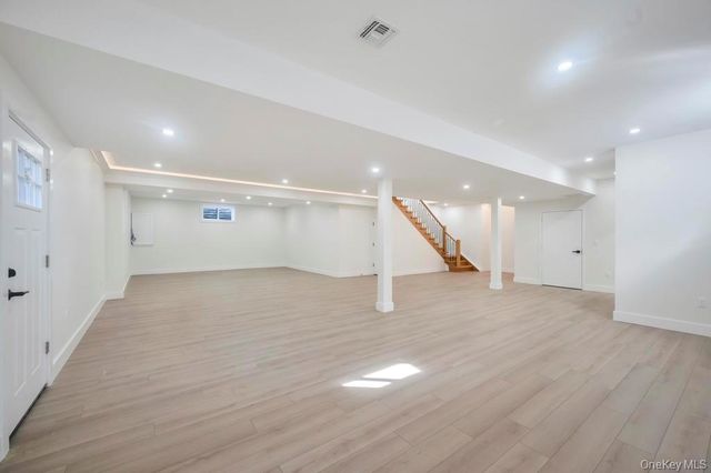 1 Straight Lane, Levittown, NY 11756