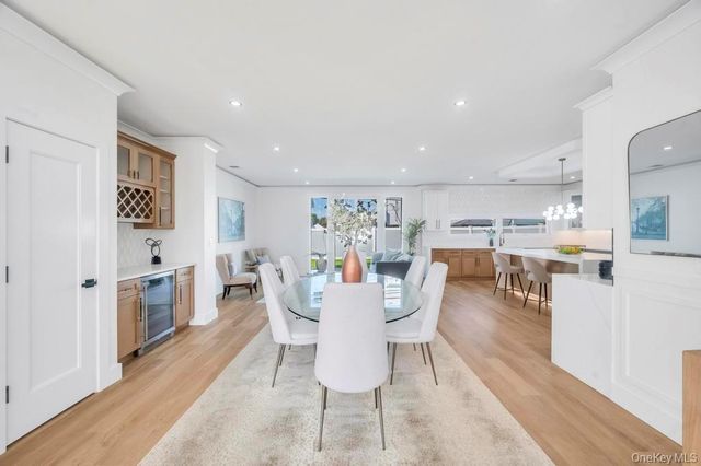 1 Straight Lane, Levittown, NY 11756