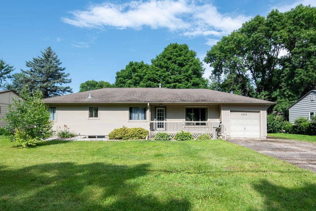 1210 Woodland Avenue, Mankato, MN 56001