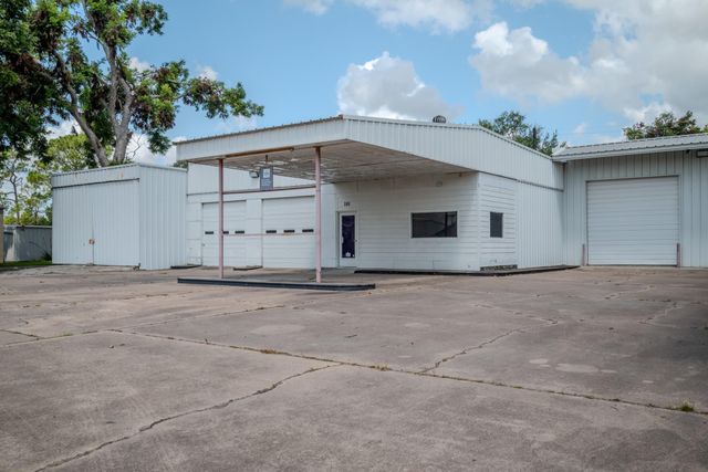 619 E Jackson Street, El Campo, TX 77437