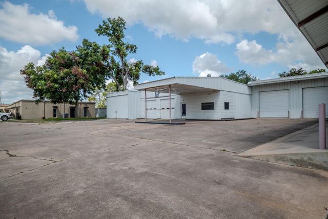 619 E Jackson Street, El Campo, TX 77437